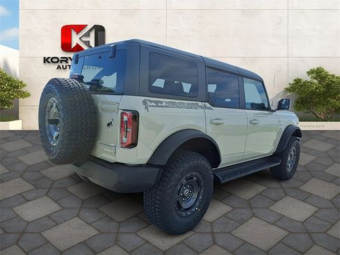 New 2025 Ford Bronco Outer Banks w/ Sasquatch Package image 3