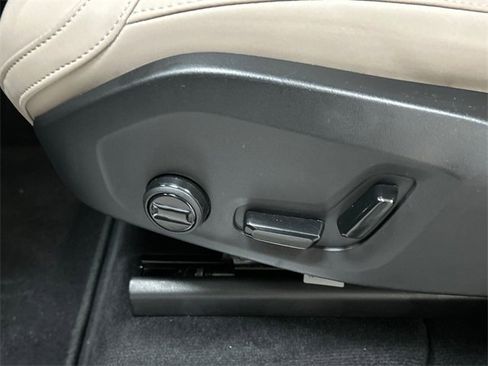 Certified 2025 Volvo XC90 B6 Plus image 11