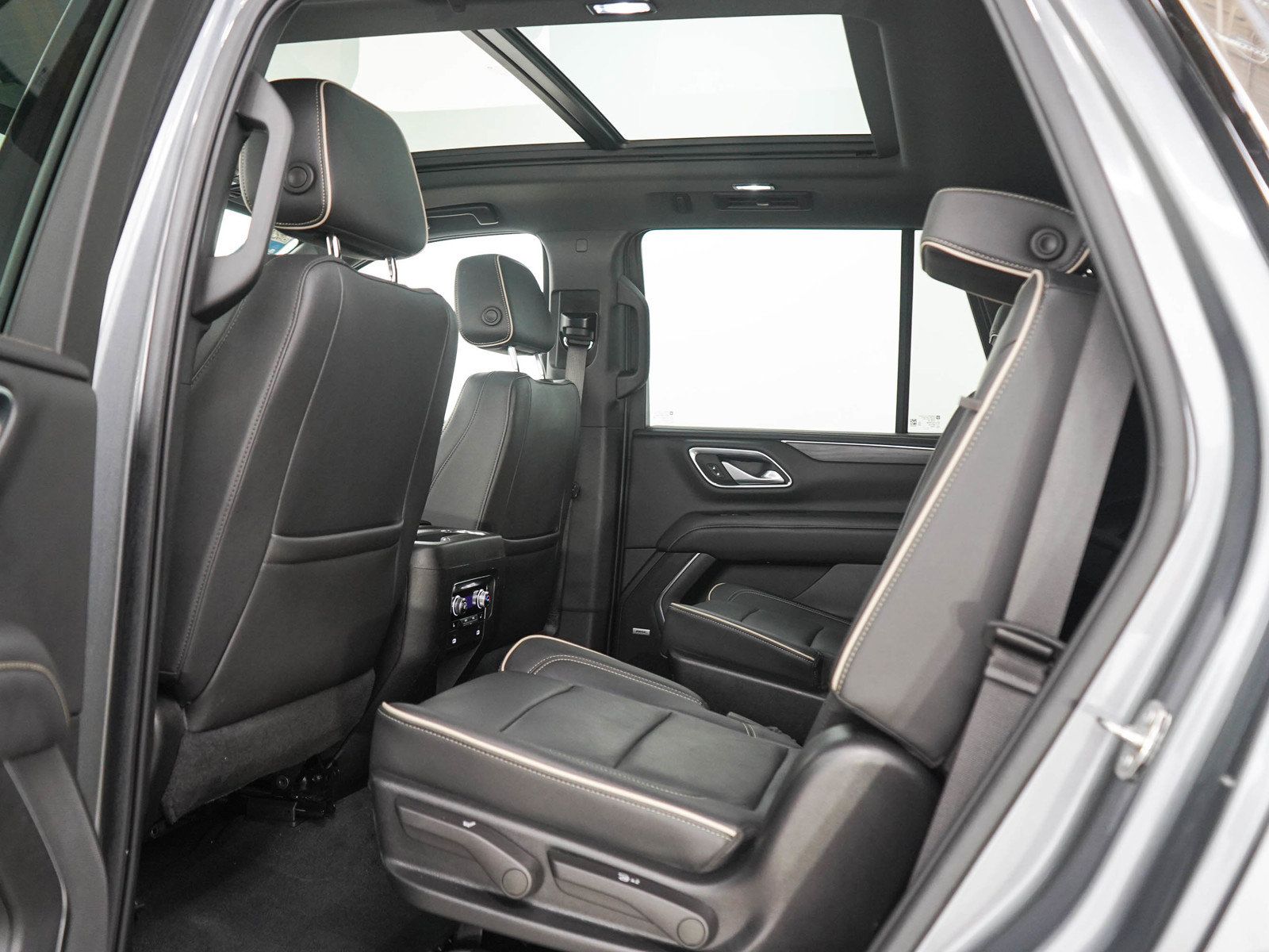 Used 2022 GMC Yukon SLT w/ SLT Premium Package AWD/4WD image 18