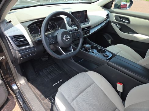 Used 2024 Nissan Rogue SV AWD/4WD image 15