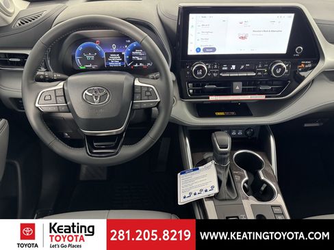 New 2026 Toyota Highlander Platinum image 7