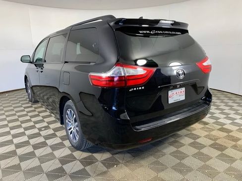 Used 2018 Toyota Sienna XLE FWD image 14