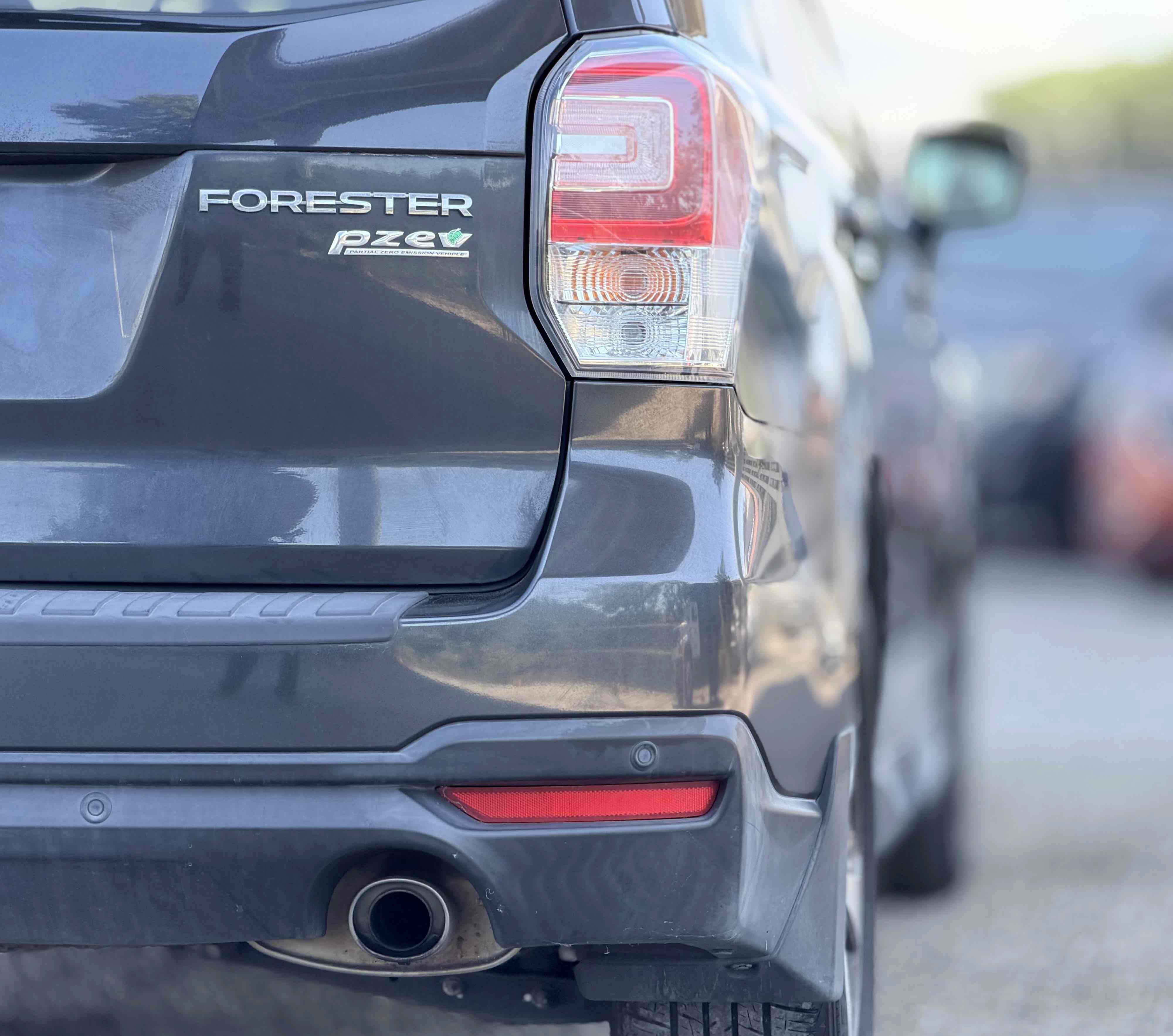 Used 2017 Subaru Forester 2.5i Limited AWD/4WD image 10