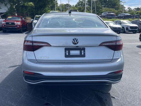 Used 2024 Volkswagen Jetta SE FWD image 6