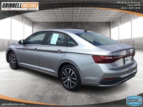 Used 2025 Volkswagen Jetta SE FWD image 7
