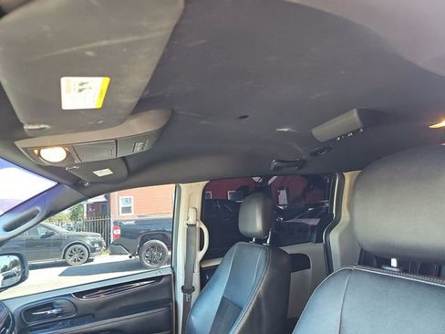Used 2019 Dodge Grand Caravan SXT FWD image 10