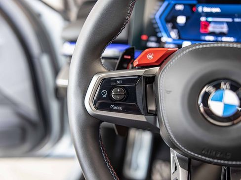 Used 2025 BMW M5 w/ Carbon Package image 25