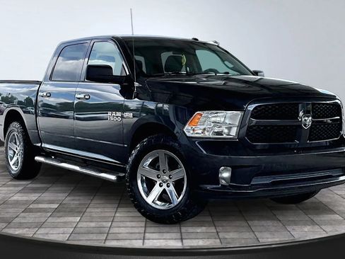 Used 2017 RAM 1500 Express AWD/4WD image 3