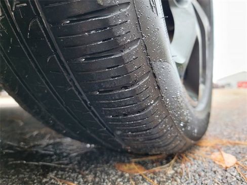 Certified 2024 Chrysler Pacifica Touring-L w/ S Appearance Package image 18