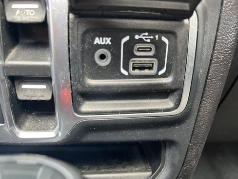 Used 2019 Jeep Wrangler Unlimited Sport S AWD/4WD image 18