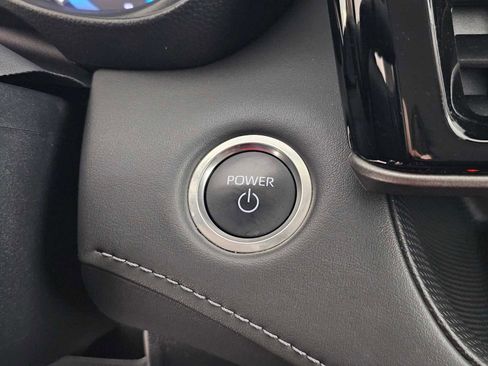 Used 2024 Toyota Highlander LE image 30