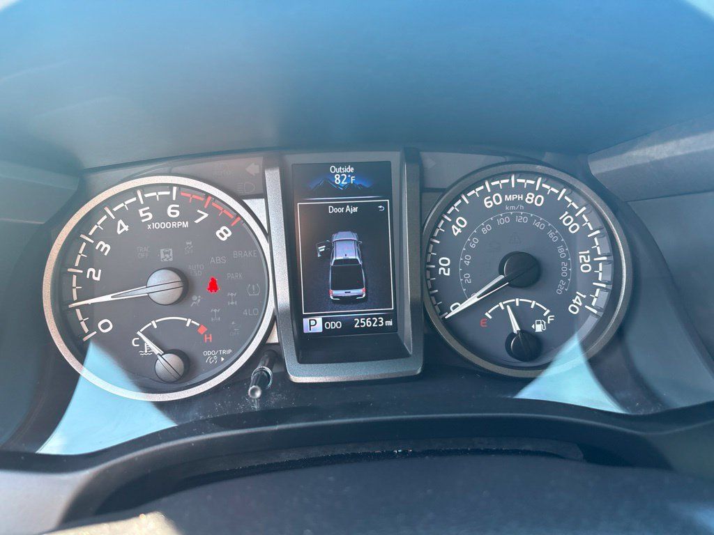 Used 2021 Toyota Tacoma TRD Off-Road w/ Technology Package AWD/4WD image 13