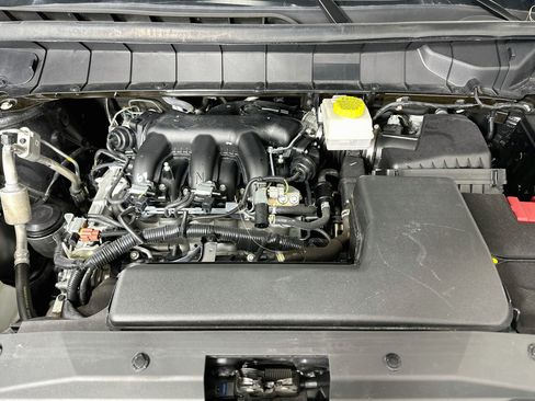 Used 2025 Nissan Pathfinder SV AWD/4WD image 34