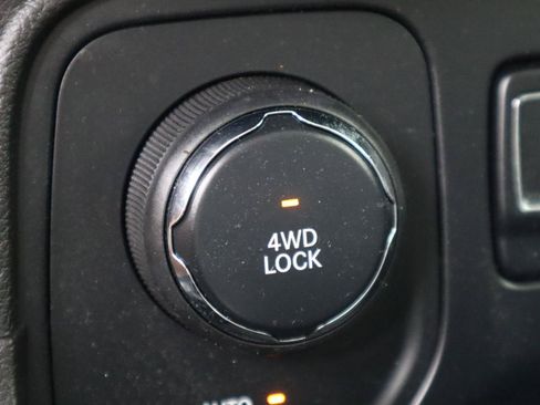 Used 2017 Jeep Renegade Altitude AWD/4WD image 79