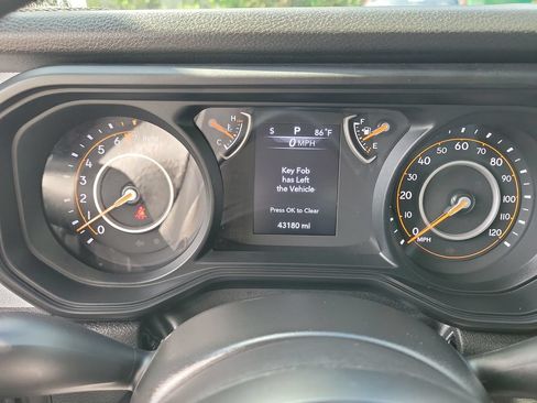 Used 2024 Jeep Gladiator Sport AWD/4WD image 14