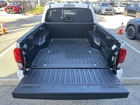 Used 2022 Toyota Tacoma SR5 w/ Technology Package RWD image 17