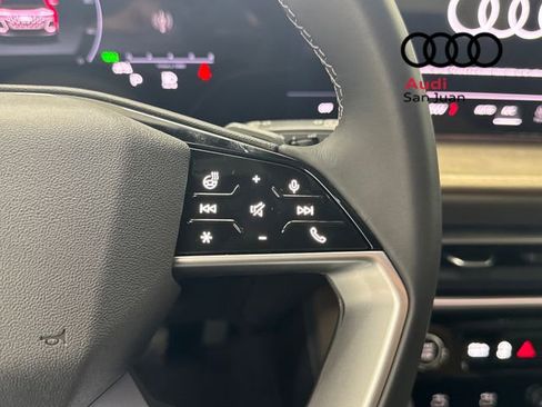 Used 2025 Audi Q5 2.0T Premium image 24