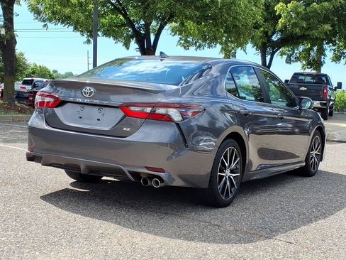 Used 2022 Toyota Camry SE FWD image 5