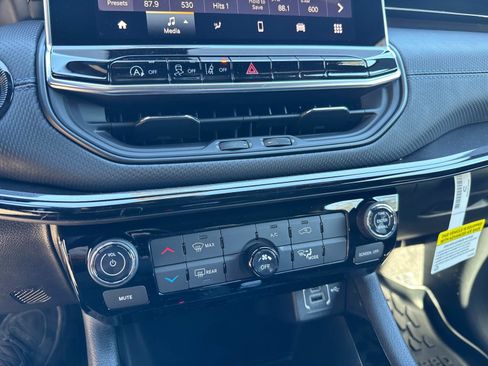 New 2026 Jeep Compass Latitude AWD/4WD image 22