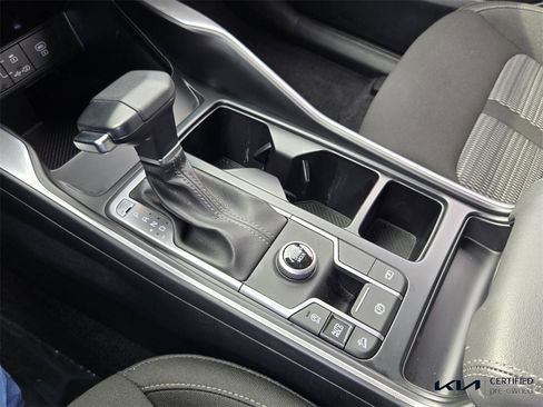 Used 2025 Kia Sorento LX image 25