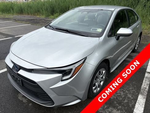 Used 2024 Toyota Corolla LE AWD/4WD image 1
