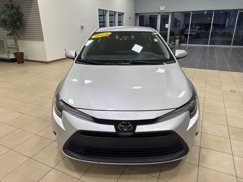 Used 2024 Toyota Corolla LE image 4