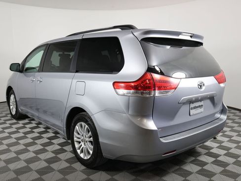 Used 2011 Toyota Sienna XLE FWD image 4