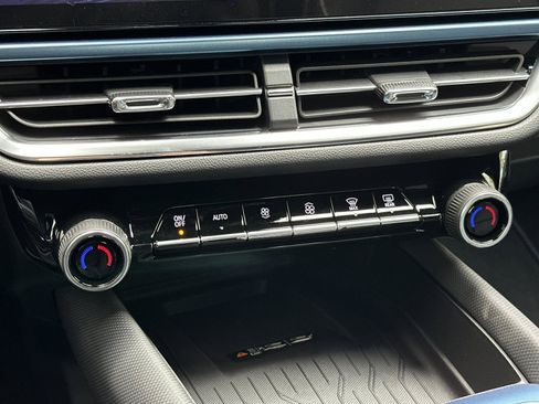 New 2026 Chevrolet Equinox EV LT image 24