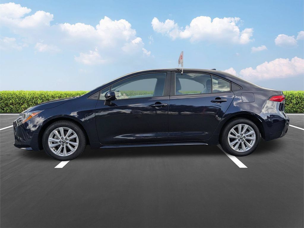 Used 2025 Toyota Corolla LE w/ LE Premium Package FWD image 8