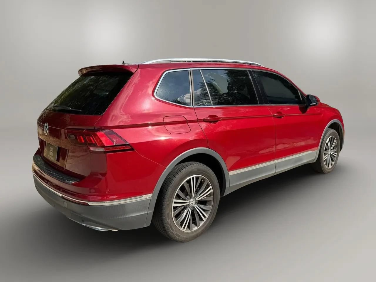 Used 2019 Volkswagen Tiguan SEL FWD image 8