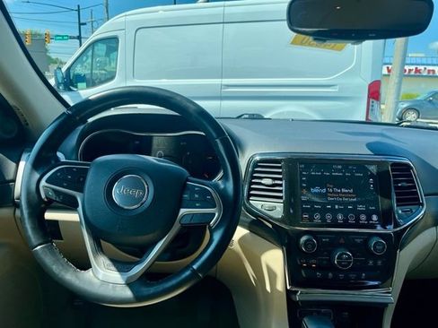Used 2022 Jeep Grand Cherokee Laredo E AWD/4WD image 10