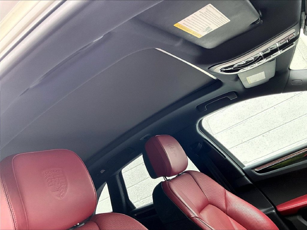 Certified 2023 Porsche Macan S AWD/4WD image 27