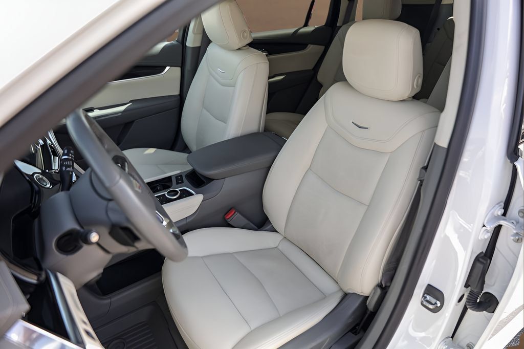 Used 2023 Cadillac XT6 Premium Luxury FWD image 7