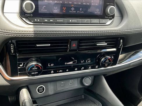 Used 2023 Nissan Rogue SL FWD image 16
