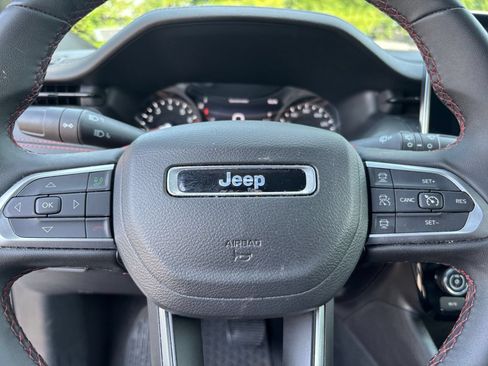 Used 2025 Jeep Compass Trailhawk AWD/4WD image 22