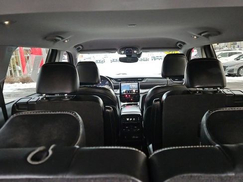 Used 2022 Jeep Grand Cherokee L Limited image 17