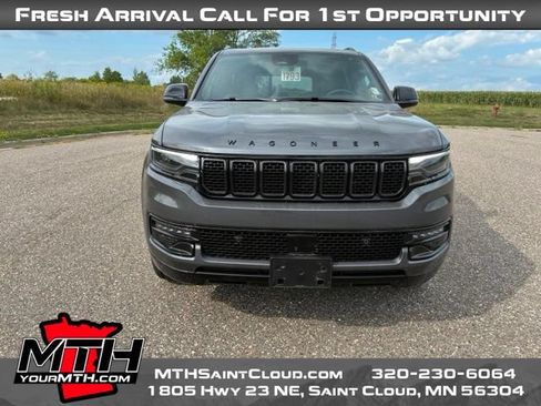 Used 2024 Jeep Wagoneer L Series II AWD/4WD image 3