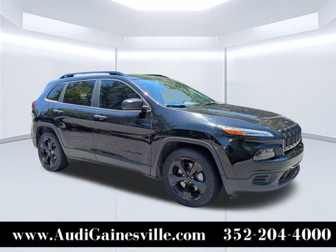 Used 2017 Jeep Cherokee Sport FWD image 1