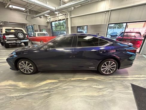 Used 2019 Lexus ES 300h w/ Premium Package FWD image 35