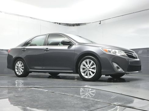 Used 2013 Toyota Camry XLE w/ Leather Pkg FWD image 34