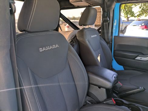 Used 2017 Jeep Wrangler Sahara w/ Connectivity Group image 14