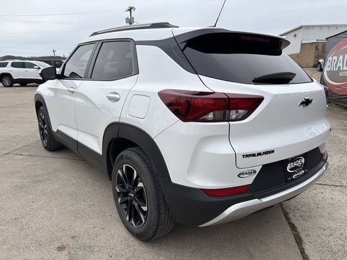 Used 2021 Chevrolet TrailBlazer LT w/ LPO, Blackout Package image 5