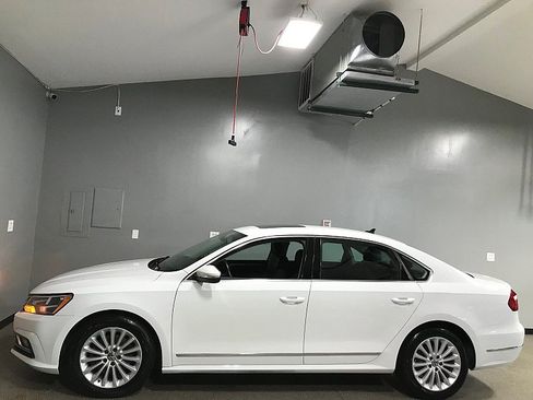 Used 2016 Volkswagen Passat 1.8T SE FWD image 6