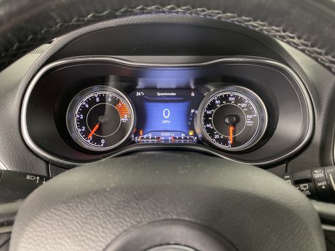 Used 2019 Jeep Cherokee Limited image 22