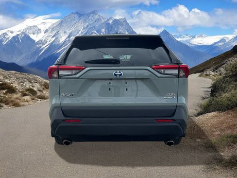 Used 2021 Toyota RAV4 XLE image 4