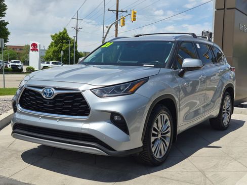 Used 2021 Toyota Highlander Platinum AWD/4WD image 9
