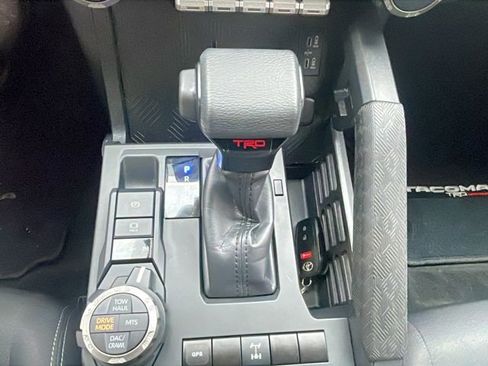 Used 2025 Toyota Tacoma TRD Off-Road AWD/4WD image 28