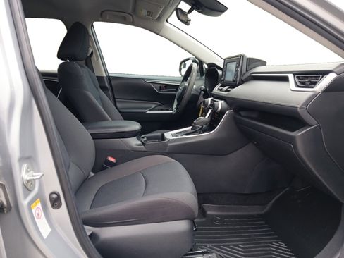 Used 2019 Toyota RAV4 LE image 15