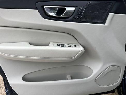 Certified 2024 Volvo XC60 B5 Ultimate w/ Climate Package AWD/4WD image 17