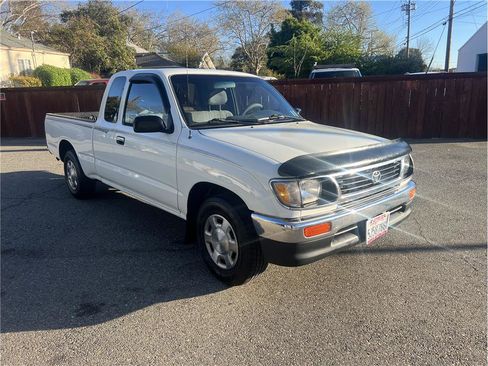 Used 1996 Toyota Tacoma 2WD Xtracab image 1